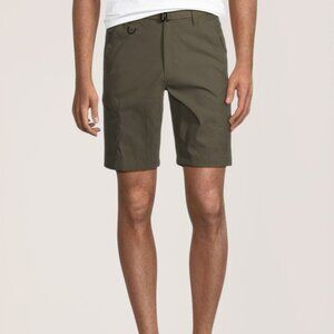 WindRiver NWOT Hyper-Dri Water Repellent Cargo Shorts